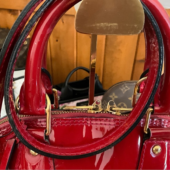 Louis Vuitton BB Alma, Red Vernis, 2 Way, Guitar Shoulder Strap, Lock & Key, EUC - Picture 10 of 11